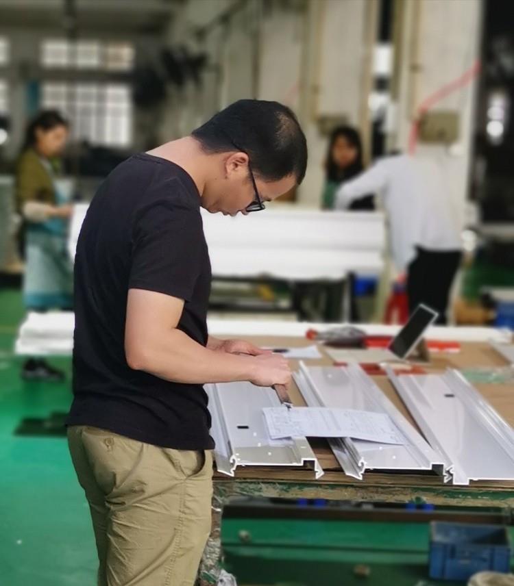 10. Quality Control by experienced QC stuff(001).jpg