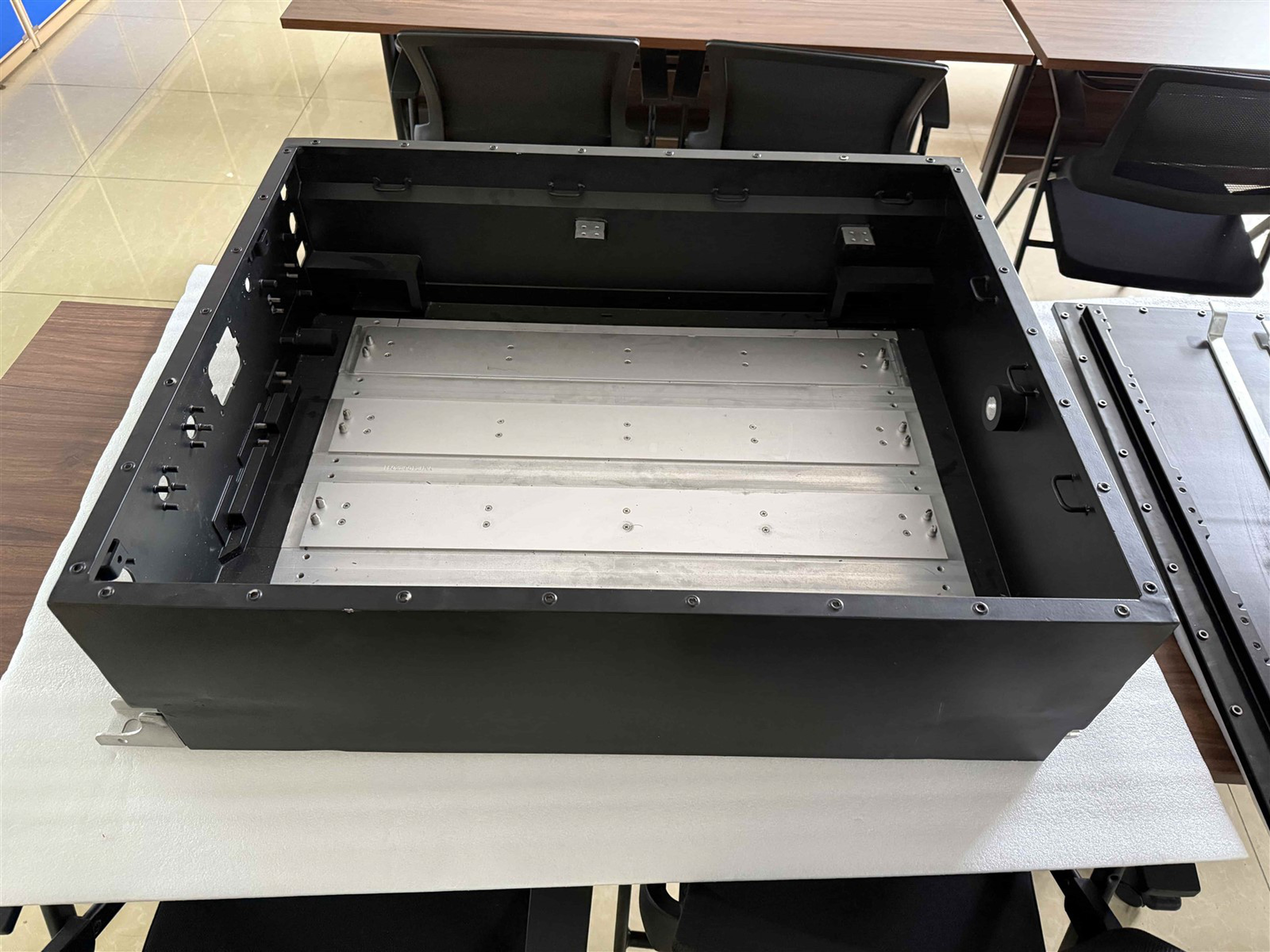 Vapor chamber heatsink with CNC drilled holes Vapor chamber heatsink with CNC drilled holes