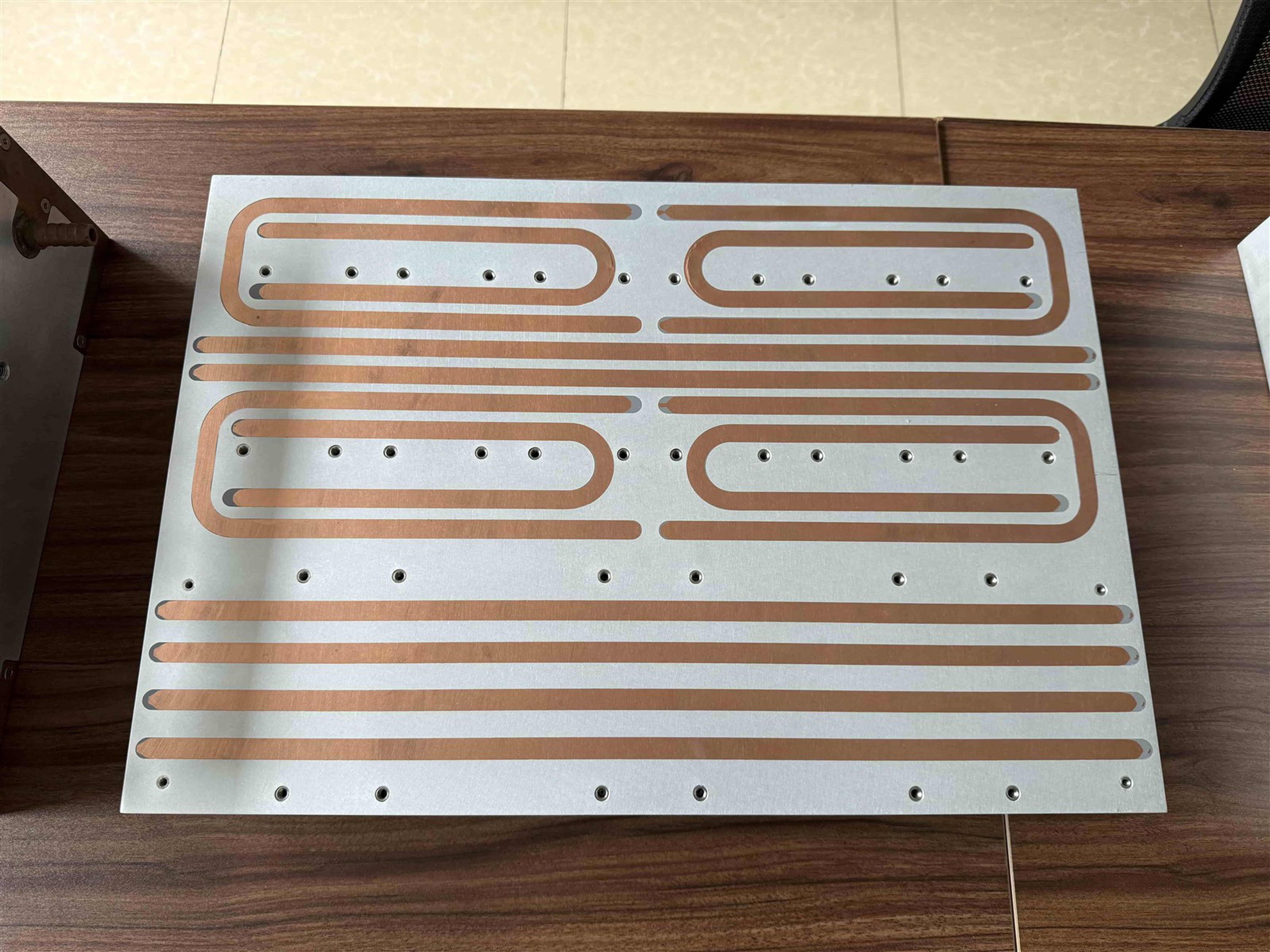 Top-down view of aluminum heatsink with copper tubes Top-down view of aluminum heatsink with copper tubes